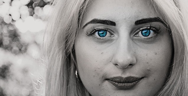 girl with blue eyes and pimples