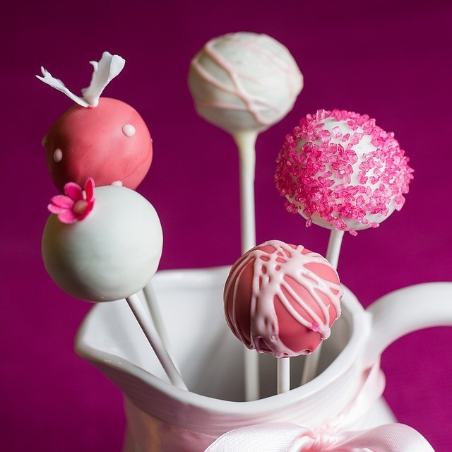 Money Saving Wedding Tips - Pink Cake Pops
