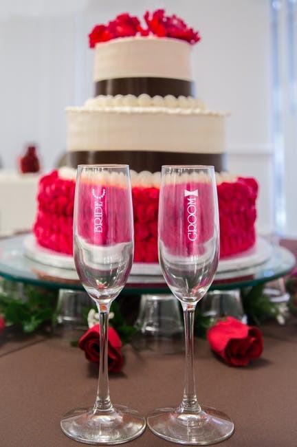 Money Saving Wedding Tips - Beautiful Red Cake 
