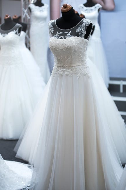 Money Saving Wedding Tips - Beautiful Wedding Dress
