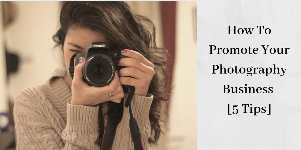 girl with camera to face